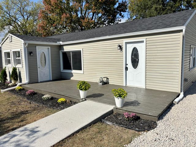 2745 Mechanic Street, Oregon, OH 43616