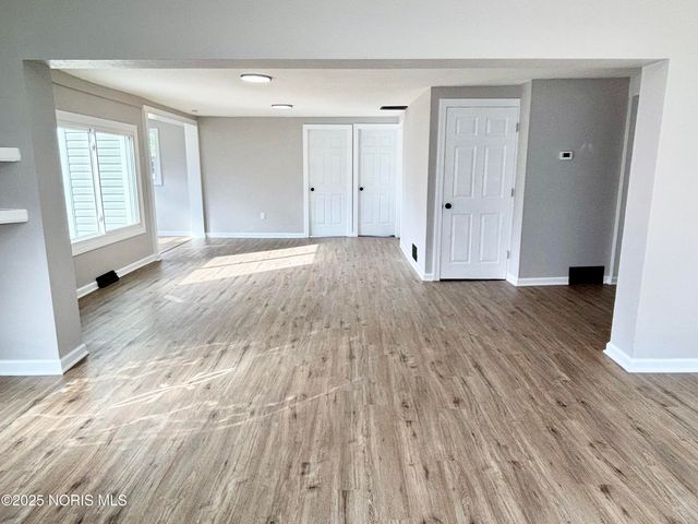 2745 Mechanic Street, Oregon, OH 43616