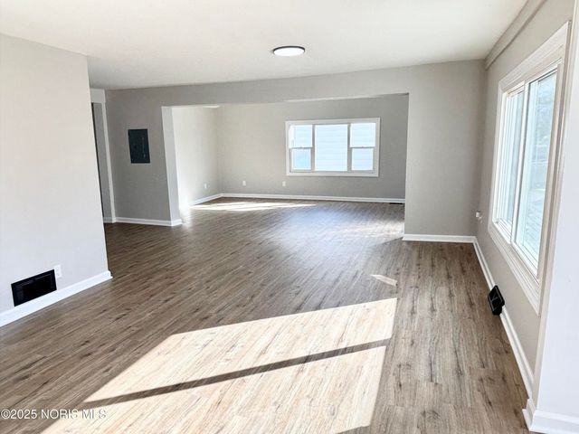 2745 Mechanic Street, Oregon, OH 43616