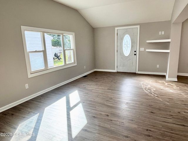 2745 Mechanic Street, Oregon, OH 43616