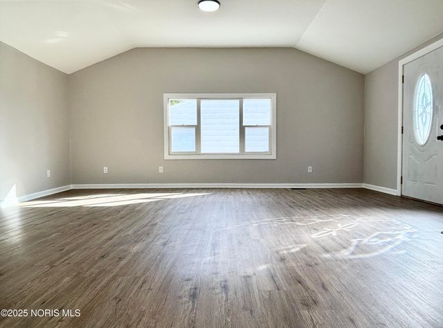 2745 Mechanic Street, Oregon, OH 43616