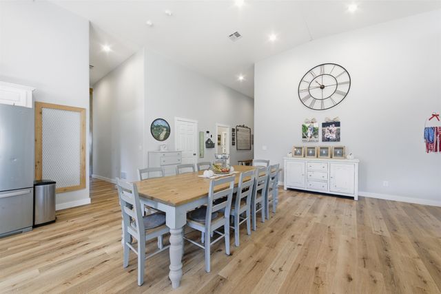 1370 N River Rd, Mulvane, KS 67110