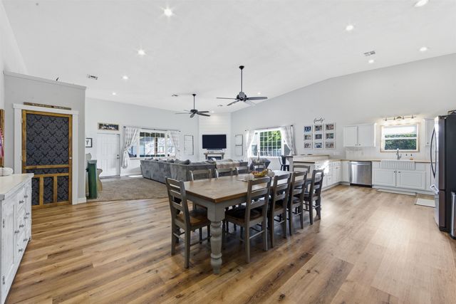 1370 N River Rd, Mulvane, KS 67110