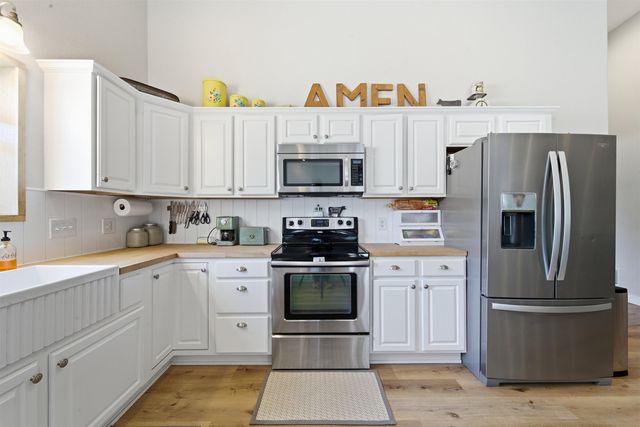 1370 N River Rd, Mulvane, KS 67110
