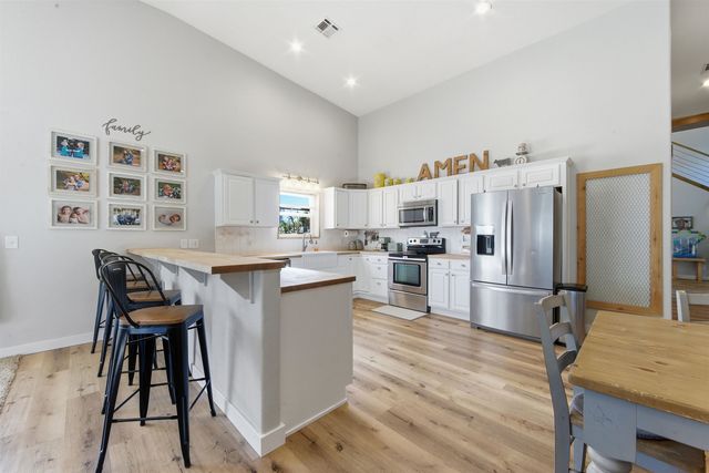 1370 N River Rd, Mulvane, KS 67110