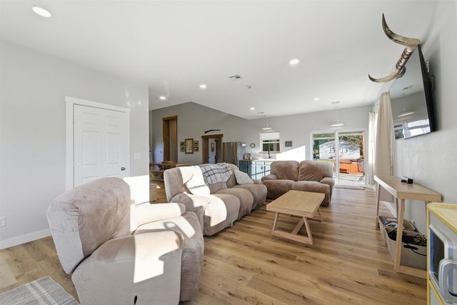 1370 N River Rd, Mulvane, KS 67110