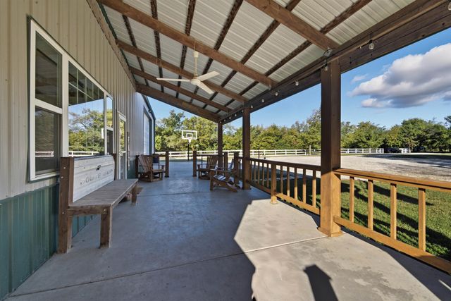 1370 N River Rd, Mulvane, KS 67110