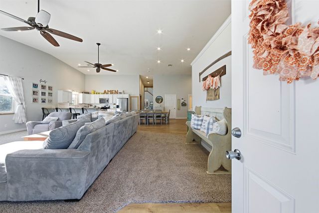 1370 N River Rd, Mulvane, KS 67110