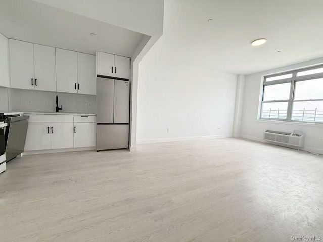 1434 110th Street 6E, College Point, NY 11356