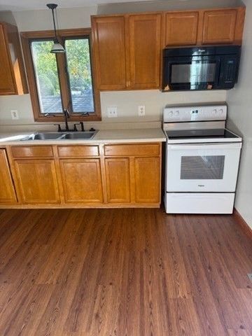 61 Glenmore St 61, Springfield, MA 01109