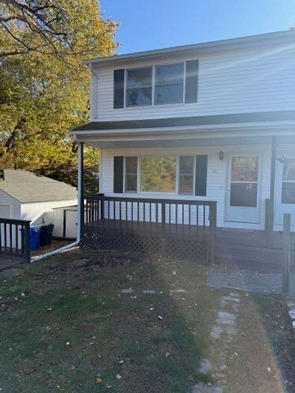 61 Glenmore St 61, Springfield, MA 01109