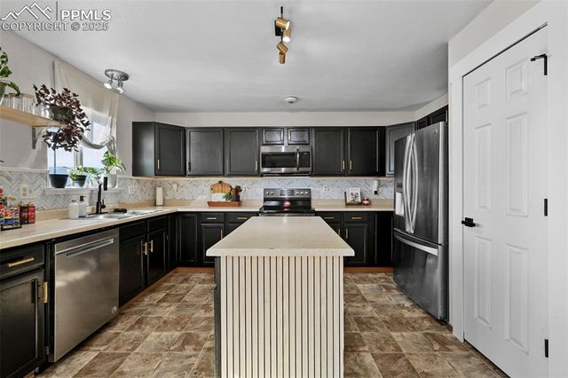 7427 Middle Bay Way, Fountain, CO 80817