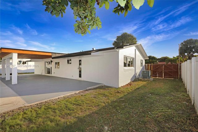 16232 SW 107th Ct, Miami, FL 33157