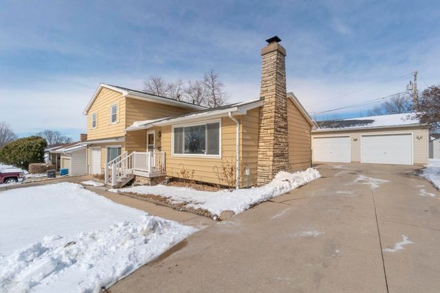 1191 Lindner Drive, Waterloo, IA 50701