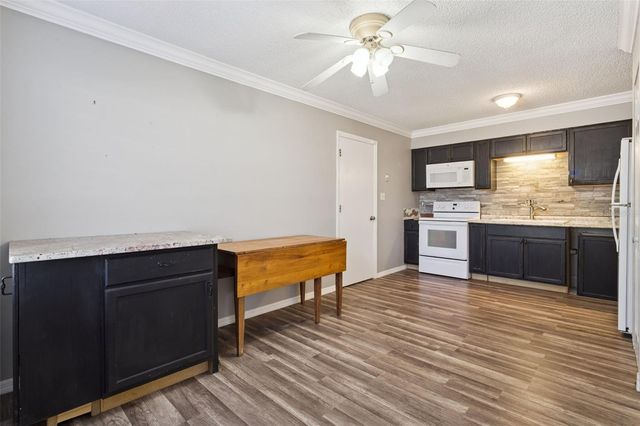 314 E PRIMROSE LANE, Lady Lake, FL 32159