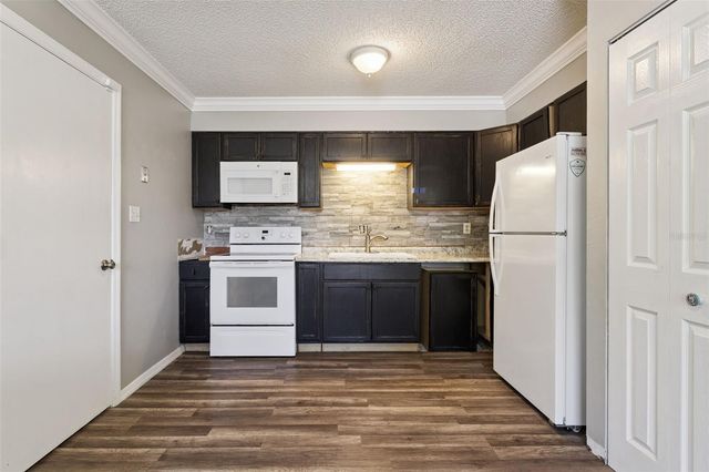 314 E PRIMROSE LANE, Lady Lake, FL 32159