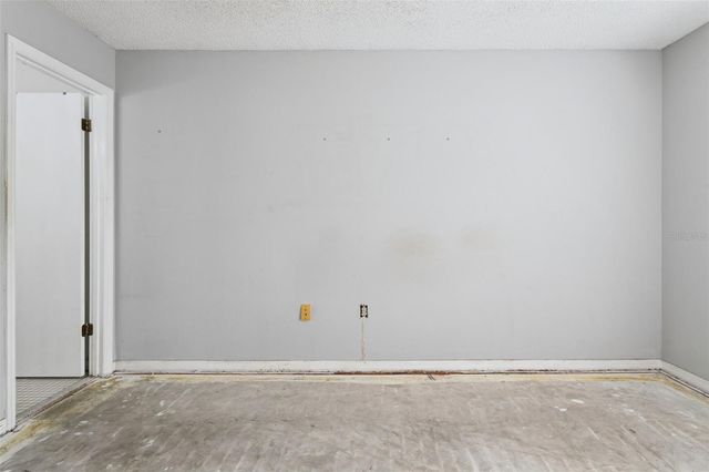 314 E PRIMROSE LANE, Lady Lake, FL 32159