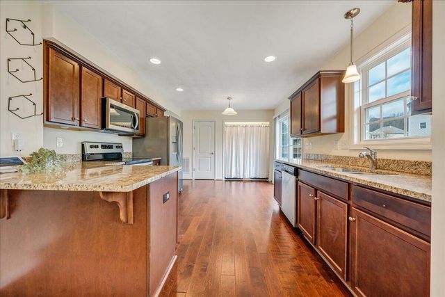 427 Cambridge Court RD, Vinton, VA 24179