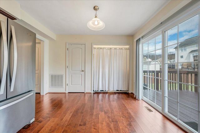 427 Cambridge Court RD, Vinton, VA 24179