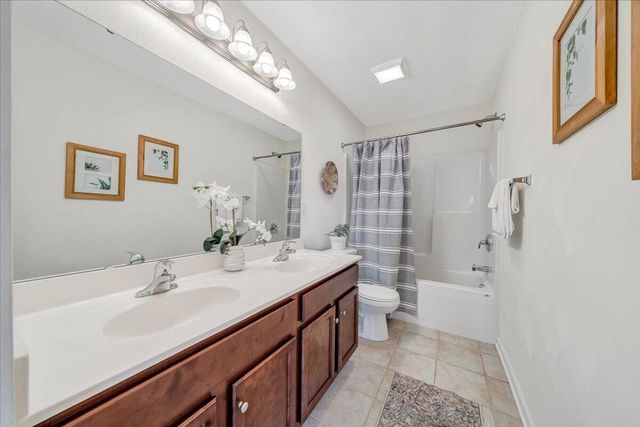 427 Cambridge Court RD, Vinton, VA 24179