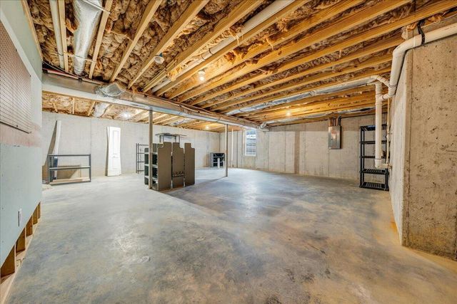 427 Cambridge Court RD, Vinton, VA 24179