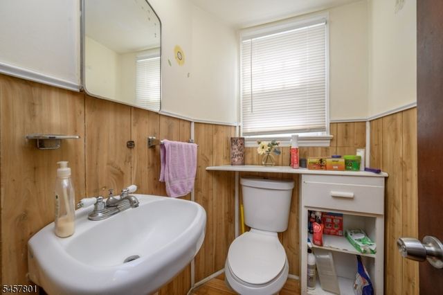 25 Broad Ter, Bloomfield Twp., NJ 07003