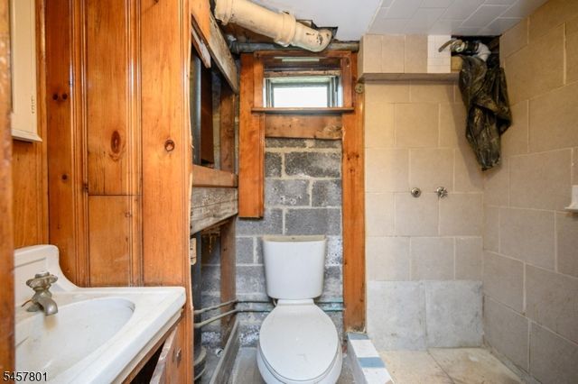 25 Broad Ter, Bloomfield Twp., NJ 07003