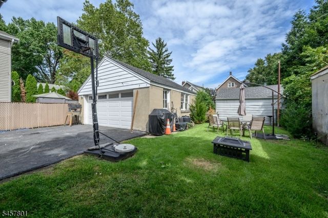 25 Broad Ter, Bloomfield Twp., NJ 07003