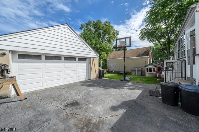 25 Broad Ter, Bloomfield Twp., NJ 07003
