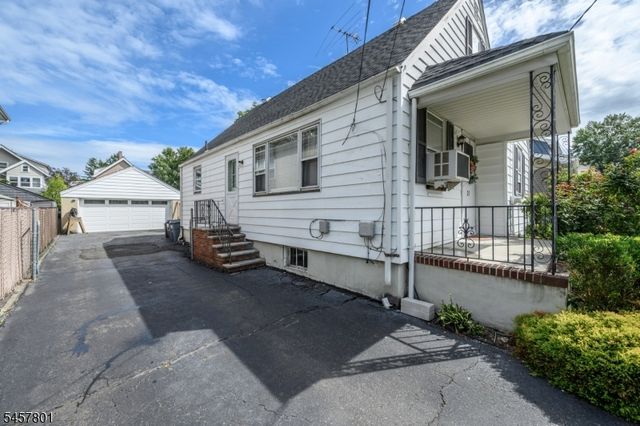 25 Broad Ter, Bloomfield Twp., NJ 07003