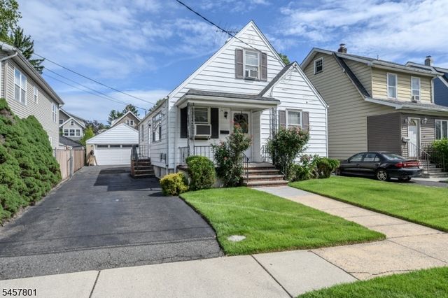 25 Broad Ter, Bloomfield Twp., NJ 07003