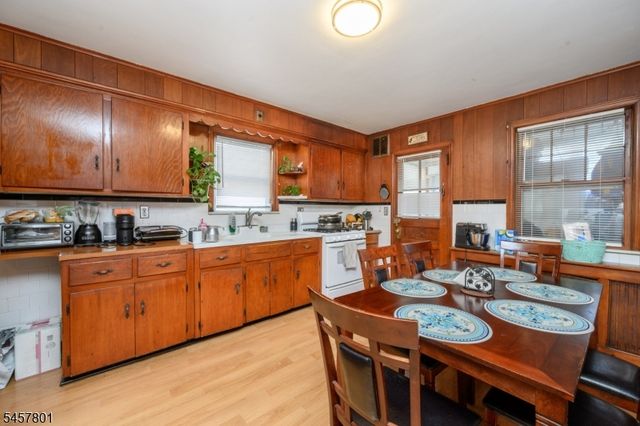 25 Broad Ter, Bloomfield Twp., NJ 07003