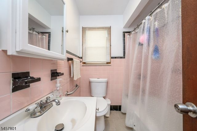 25 Broad Ter, Bloomfield Twp., NJ 07003