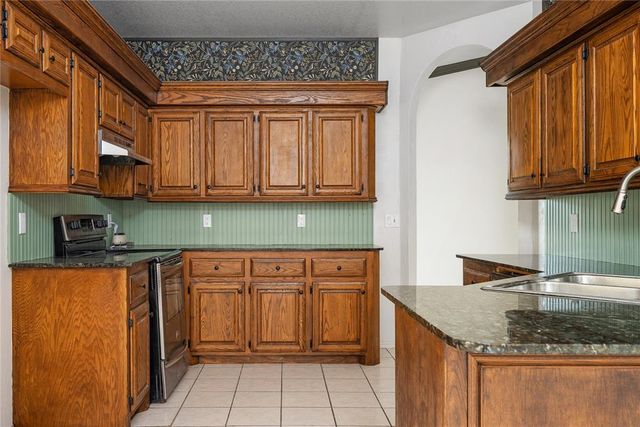 1532 E Twin Brook Terrace, Mustang, OK 73064