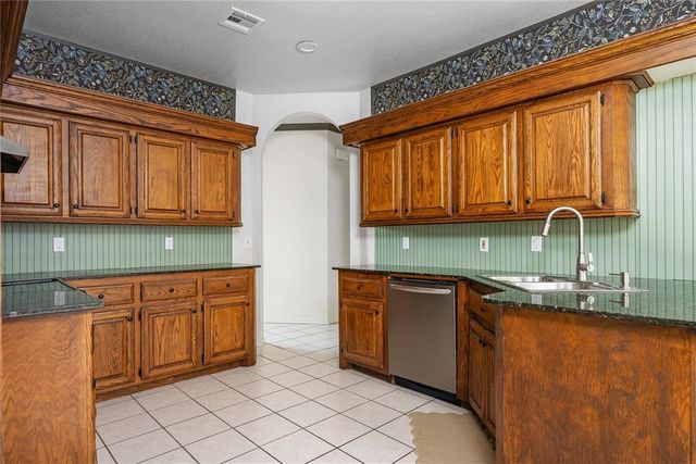 1532 E Twin Brook Terrace, Mustang, OK 73064