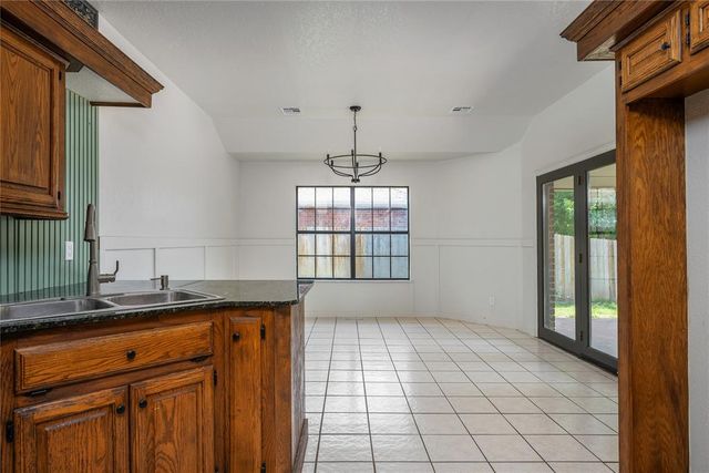 1532 E Twin Brook Terrace, Mustang, OK 73064