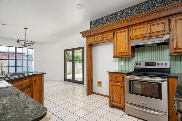 1532 E Twin Brook Terrace, Mustang, OK 73064