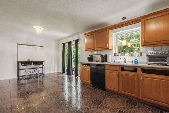 2108 Hobson Ave, Hot Springs, AR 71913