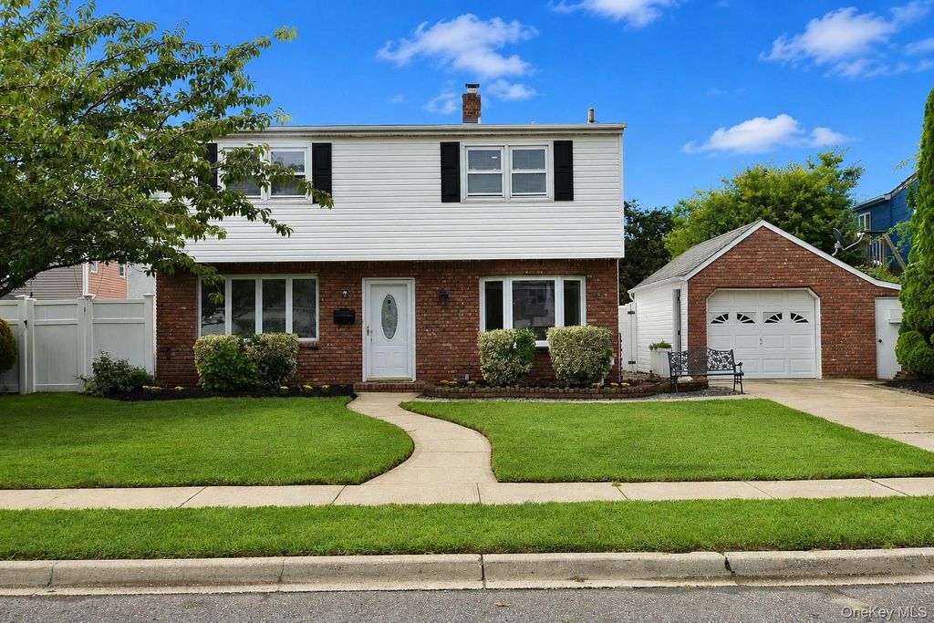7 Swan Lane, Levittown, NY 11756 — exterior