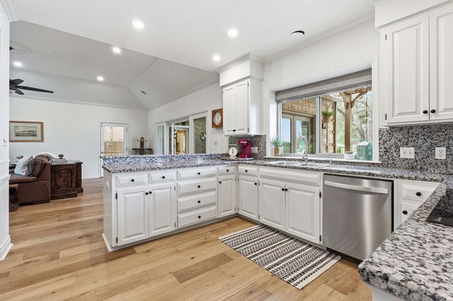 27030 Masters Pkwy, Spicewood, TX 78669