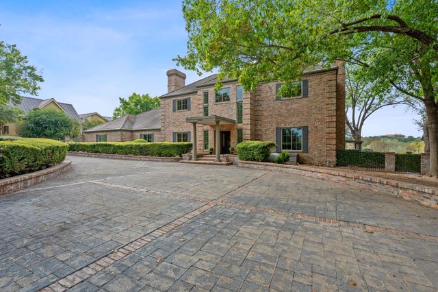 27030 Masters Pkwy, Spicewood, TX 78669