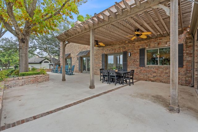 27030 Masters Pkwy, Spicewood, TX 78669
