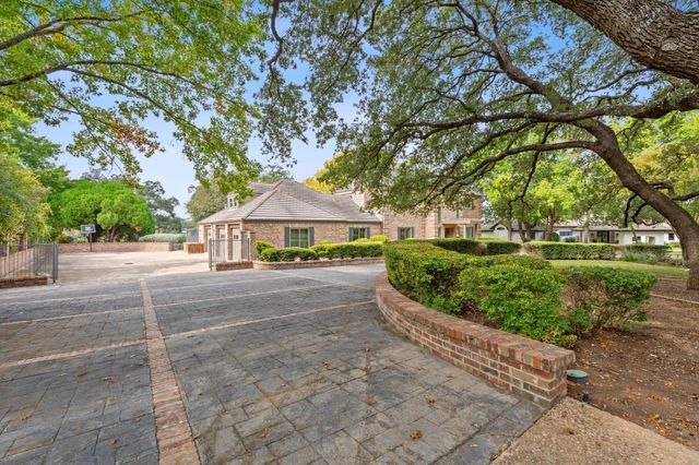 27030 Masters Pkwy, Spicewood, TX 78669