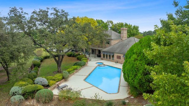 27030 Masters Pkwy, Spicewood, TX 78669