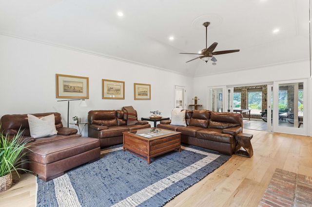 27030 Masters Pkwy, Spicewood, TX 78669