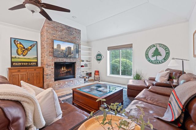 27030 Masters Pkwy, Spicewood, TX 78669