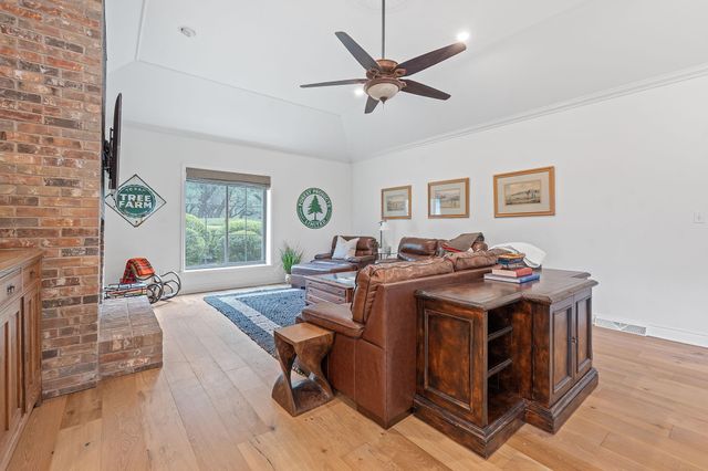 27030 Masters Pkwy, Spicewood, TX 78669