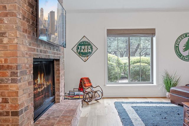 27030 Masters Pkwy, Spicewood, TX 78669