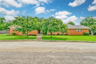 801 North Center Street, Franklin, TX 77856