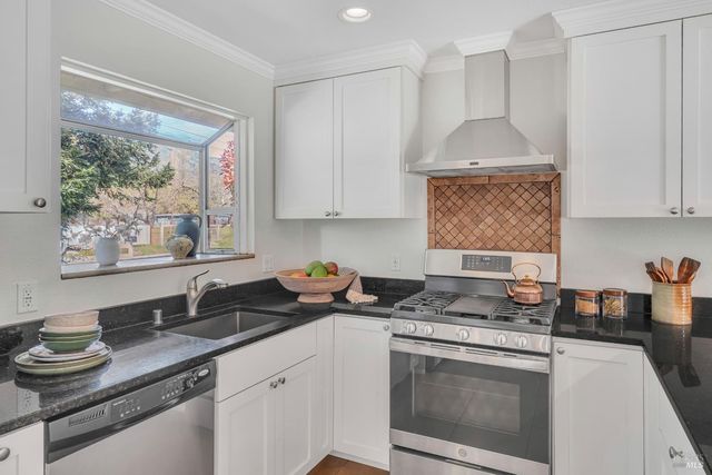 8854 Egg Farm Ln, Kenwood, CA 95452